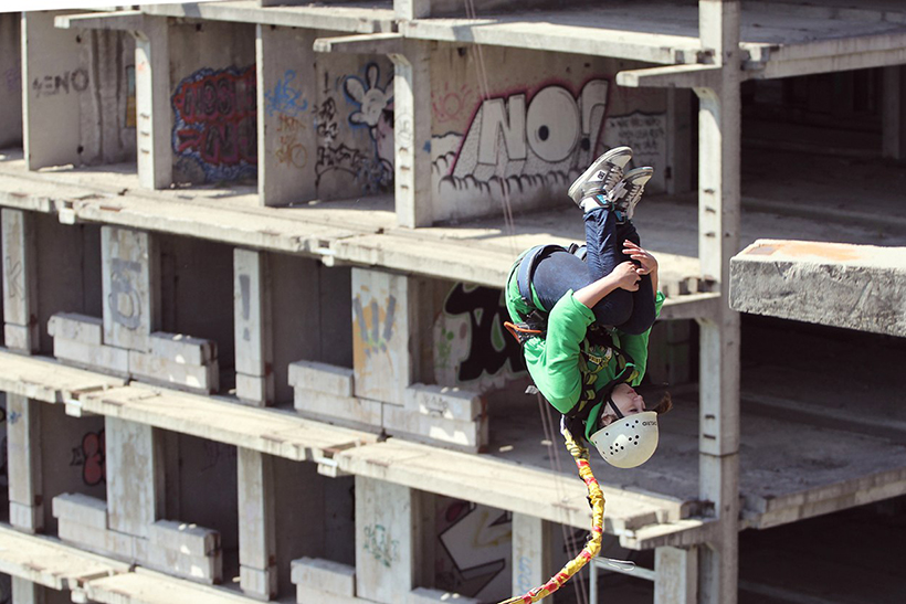 Прыжок с тарзанки с большой высоты3