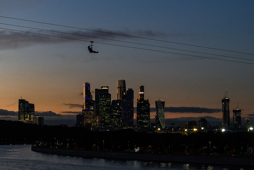 Спуск на Зиплайне по канатной дороге на Воробьевых горах
3