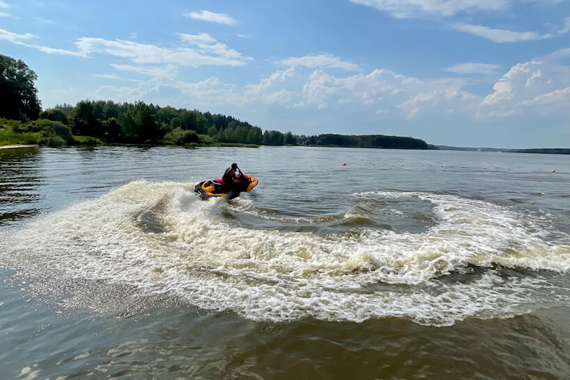 Подарочный сертификат на катание на гидроцикле1