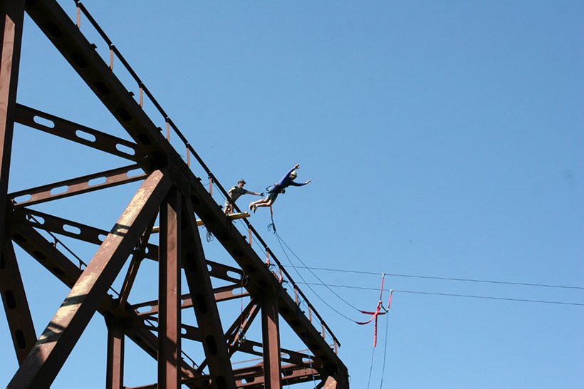 Прыжок с тарзанки с большой высоты7