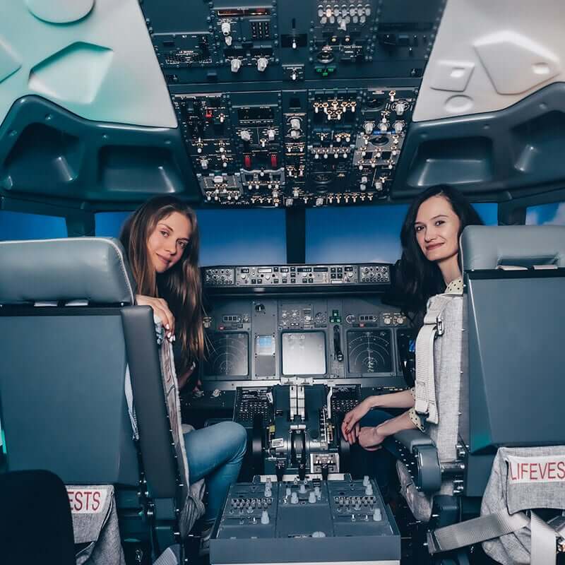 Девушки в кабине самолета