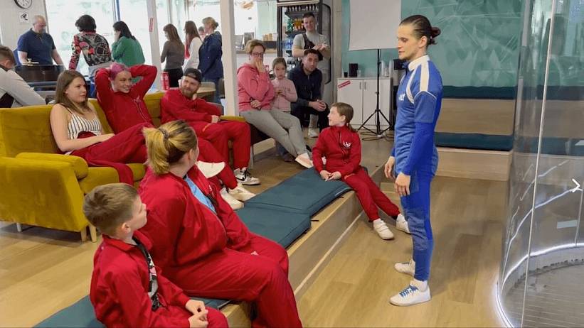 Полёт в аэротрубе для детей4