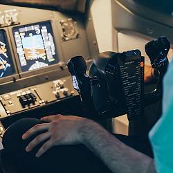 Боинг 737 или Airbus A320: полет на авиатренажере  (30 мин, до 2 чел.)