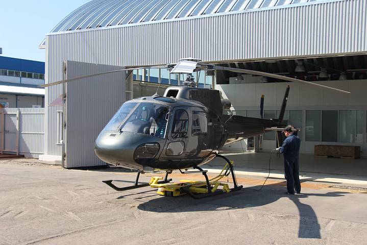Вертолет на вертолетной площадке «ВОЛГА-БАЛАШИХА»