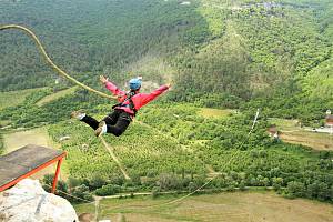 Банджи-джампинг (bungee jumping): прыжок с высоты на резинке